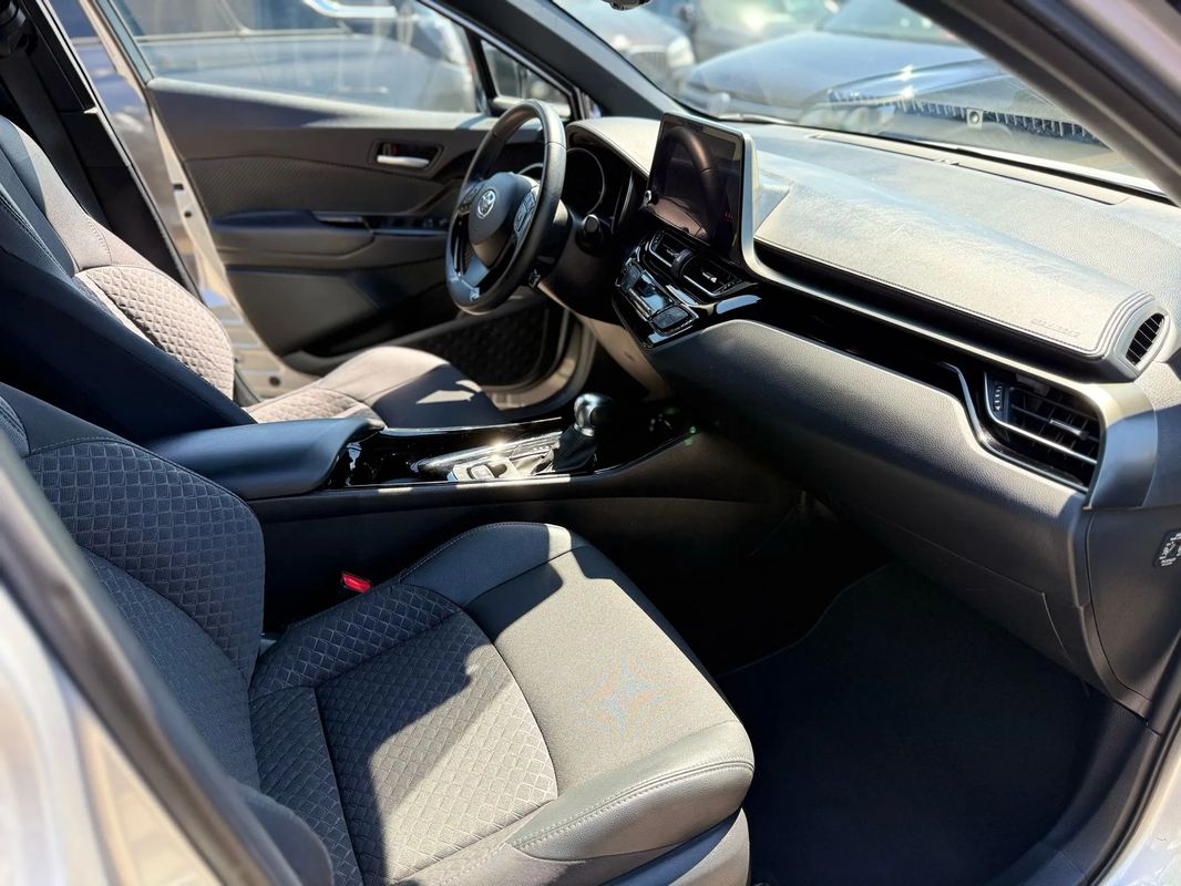 Toyota C-HR 1.8 HSD 122 CP 4x2 CVT Cult - 5
