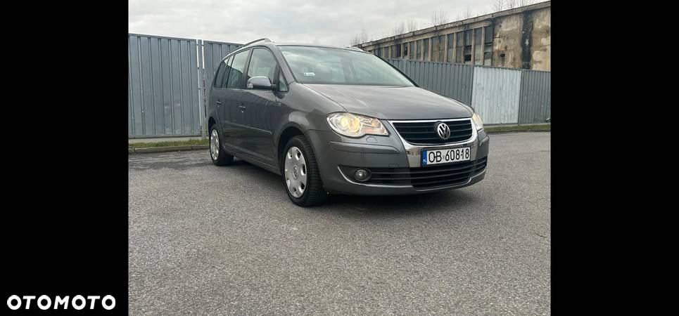 Volkswagen Touran - 1