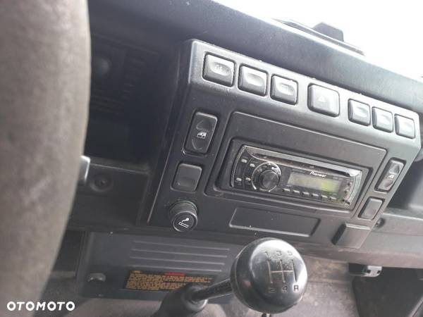 Land Rover Defender 90 2.5 TDI - 9