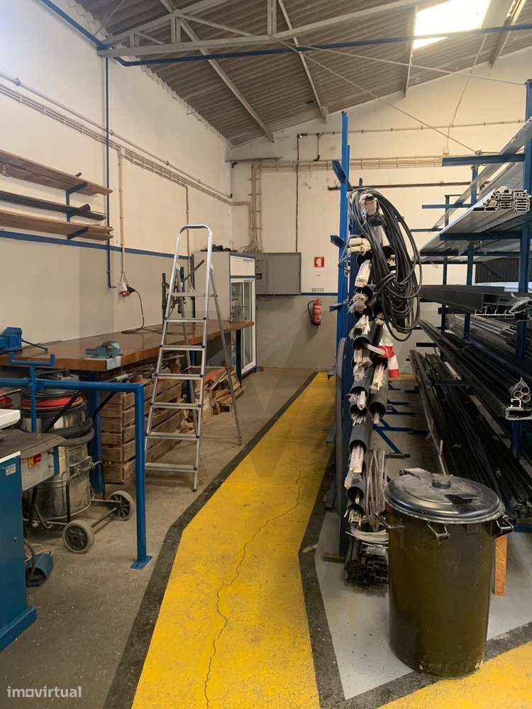 Venda de prédio para armazém e actividade industrial na Palhaça - Grande imagem: 4/9