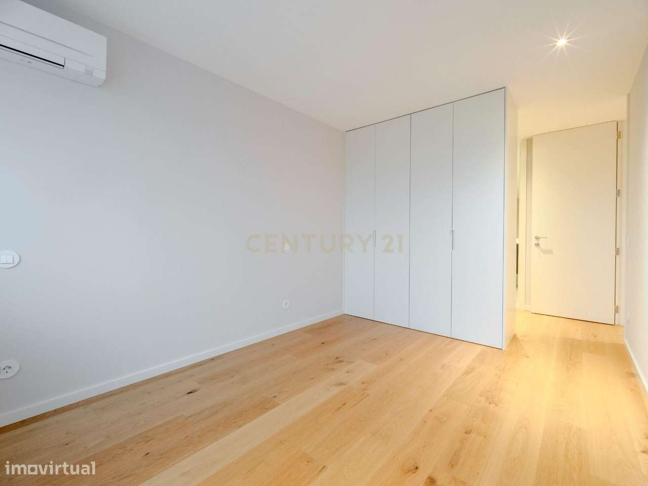 Apartamento T3 de Luxo em Condomínio Privado com Piscina, Padel e Giná-16