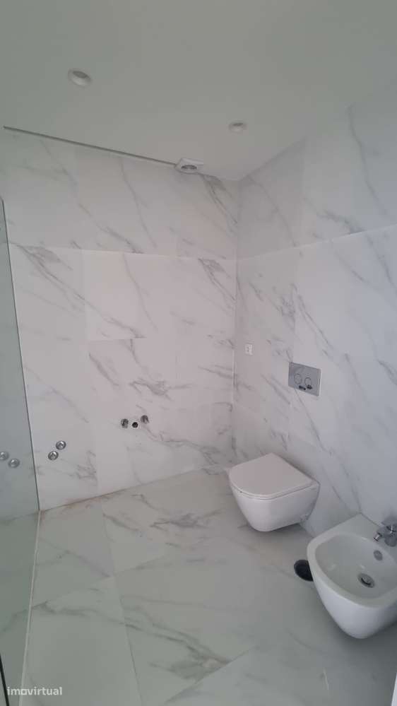 T1 Novo com varanda, garagem e acessibilidade - Grande imagem: 4/10