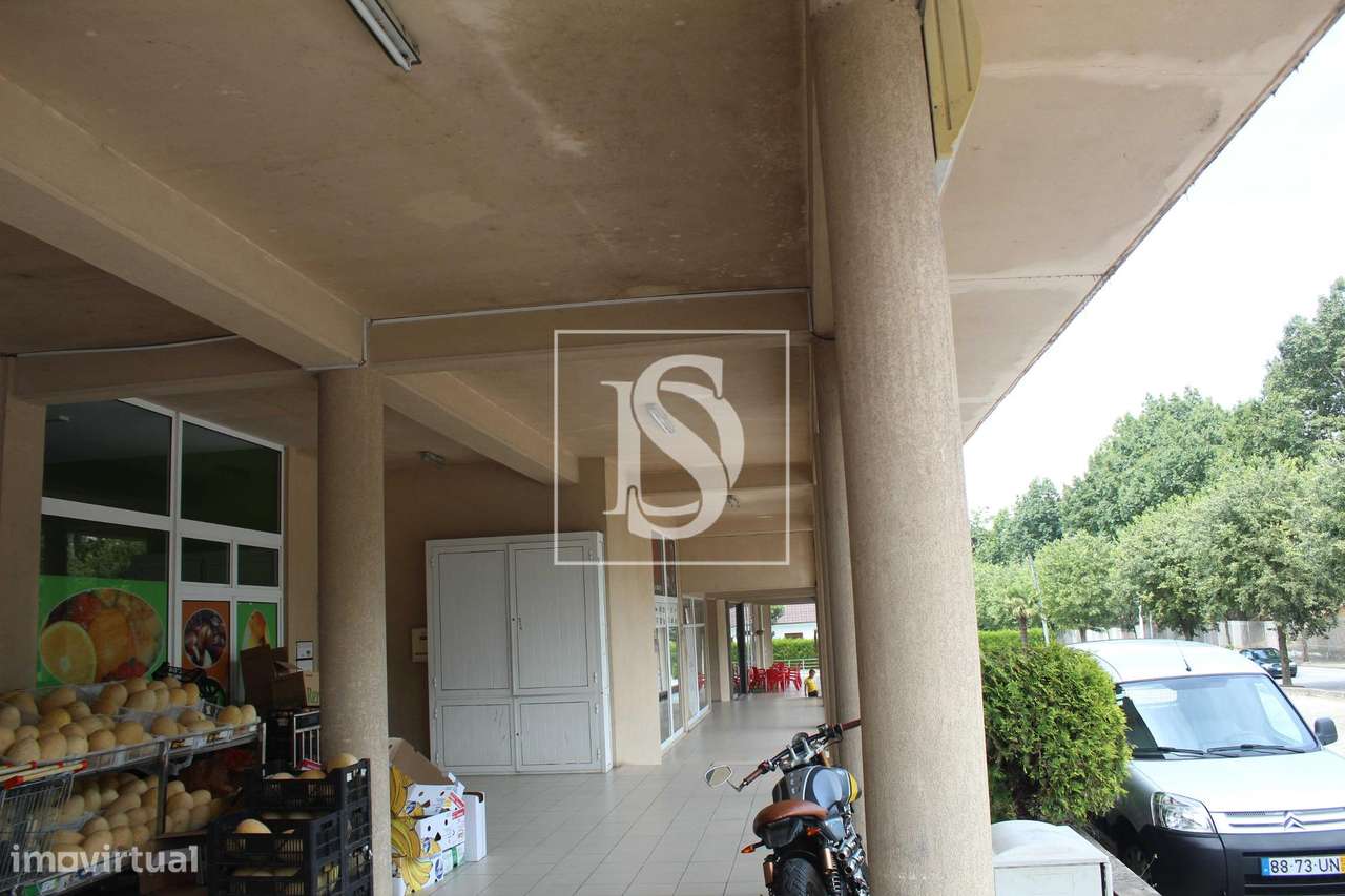 Loja, Porto, Felgueiras, Vila Cova da Lixa e Borba de Godim - Grande imagem: 5/7