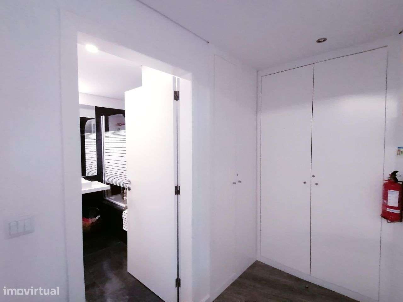 Apartamento T0+1 varanda vista deslumbrante mar Sesimbra-9