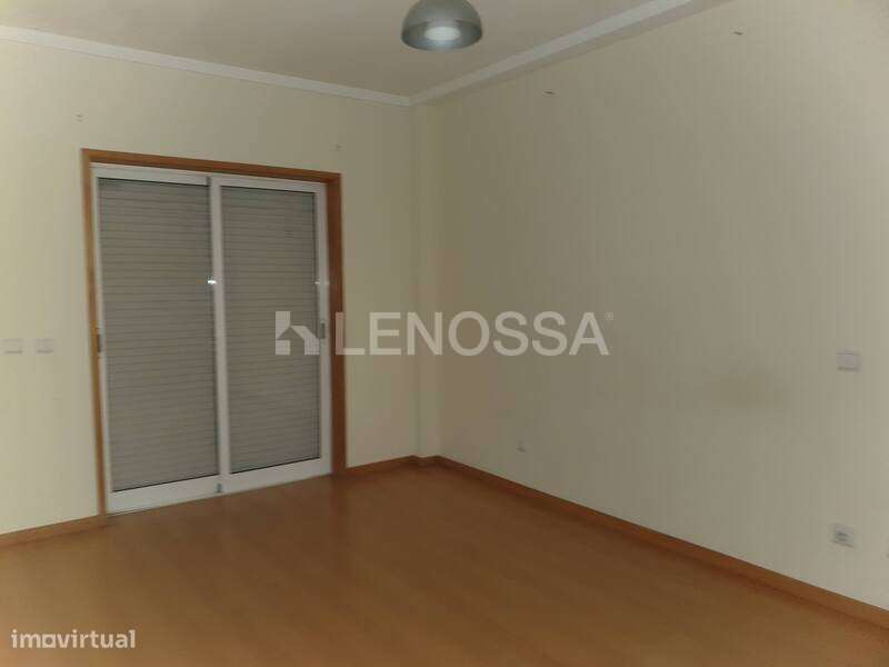 Venda de Apartamento T1 em Rua Agras Novas - Grande imagem: 5/9