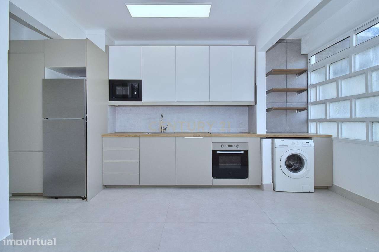 T2 em São Domingos de Benfica luminoso e arejado com ampla arrecadação - Grande imagem: 5/21