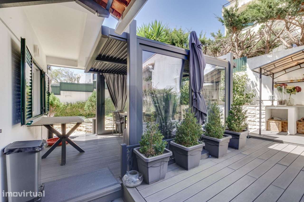 Moradia T3+1 com Terraço e Garagem em Albarraque, Rio de Mouro - Grande imagem: 2/39