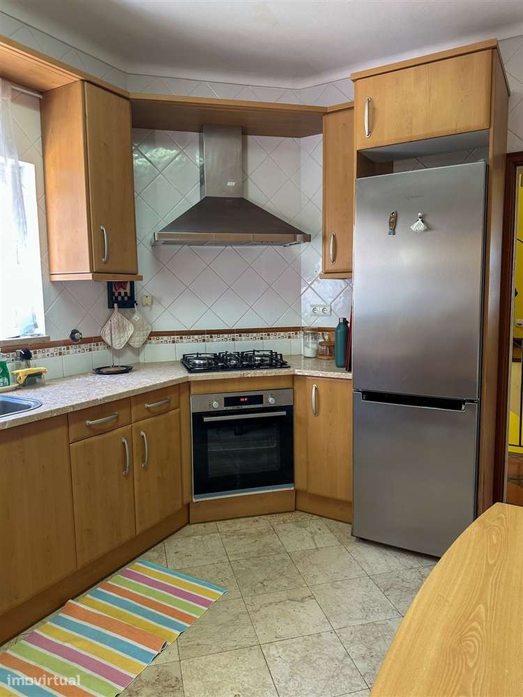 Moradia T5 com piscina e jardim a poucos metros da Praia do Alemão – A-25