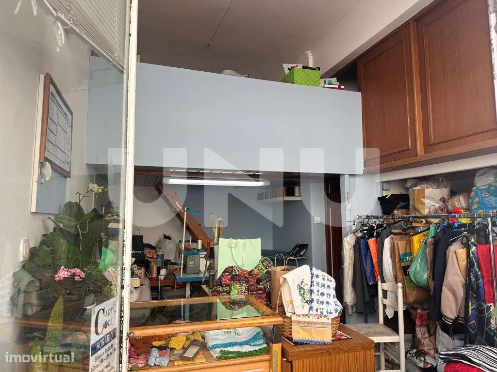 Loja com excelente visibilidade na Rua D. Pedro IV, em Queluz - Grande imagem: 4/5