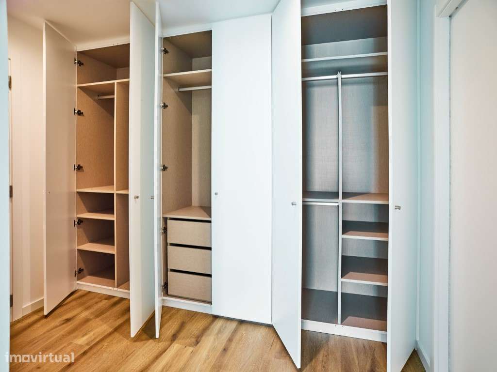 Edifício Independência- T2, r/c, excelentes áreas a 400 metros da p...-16