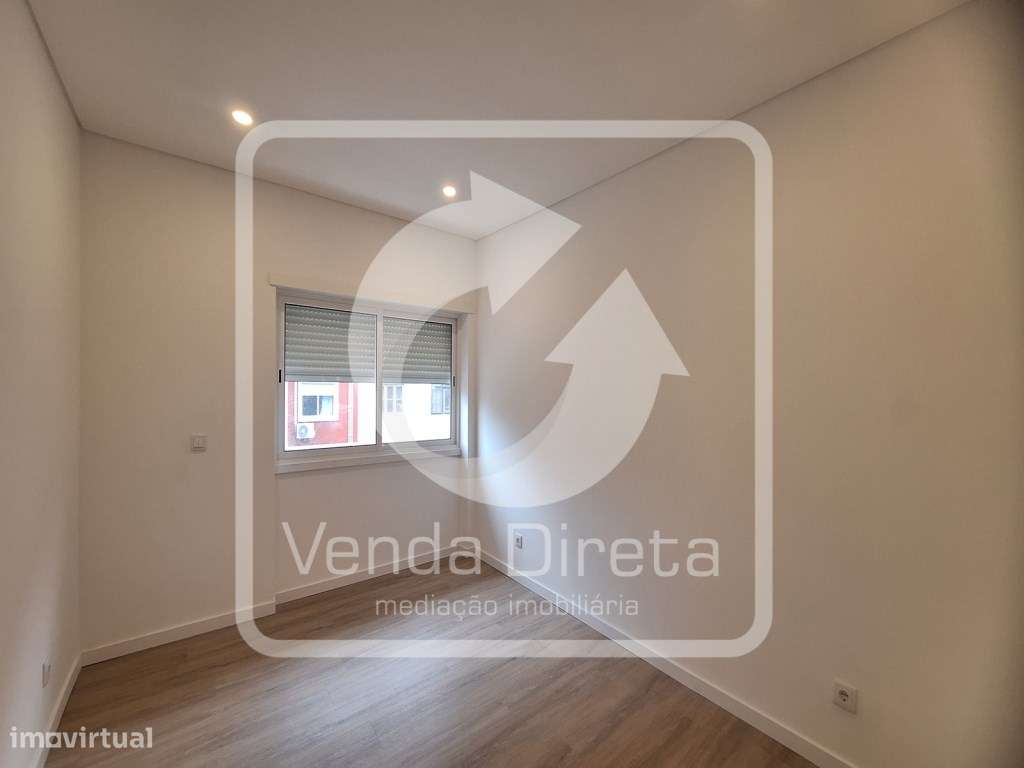 T4 totalmente remodelado no Barreiro com Varanda.-17