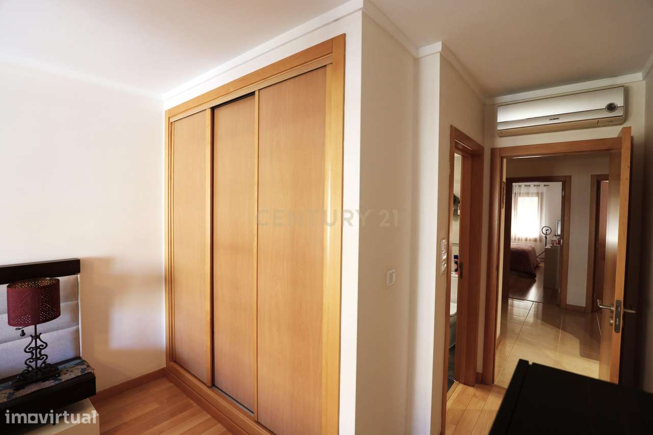 Apartamento T3  || Box 3 viaturas-40
