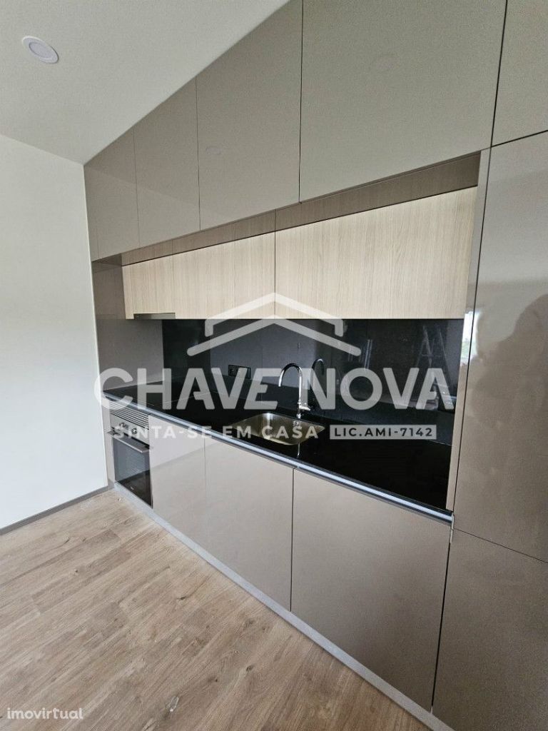 Apartamento T0+1 Renovado para venda nos Carvalhos, Pedroso