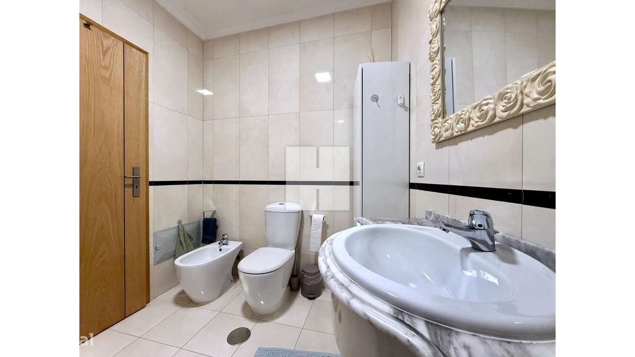 Apartamento T3 c/ Terraço e Garagem-24