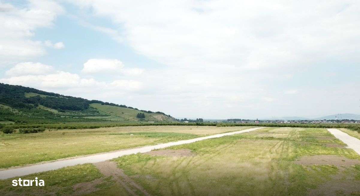 Vand teren intravilan Sanpetru la poalele Dealului Lempes-1