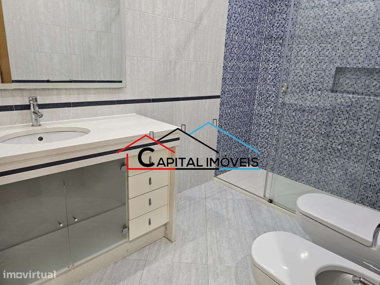 T3 com 4 Parqueamentos e Vista Desafogada-20