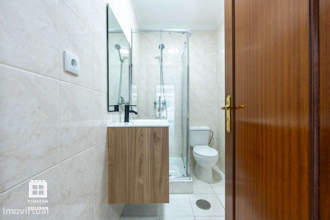 Apartamento T2+1 renovado c/excelente terraço em Oliveira do Douro-17
