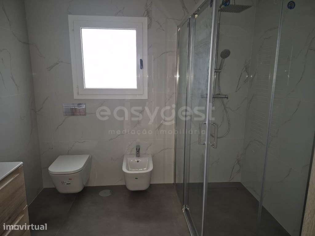 Moradia T3 Unifamiliar em Caxieira - Conforto e Tranquilidade em Le... - Grande imagem: 4/21