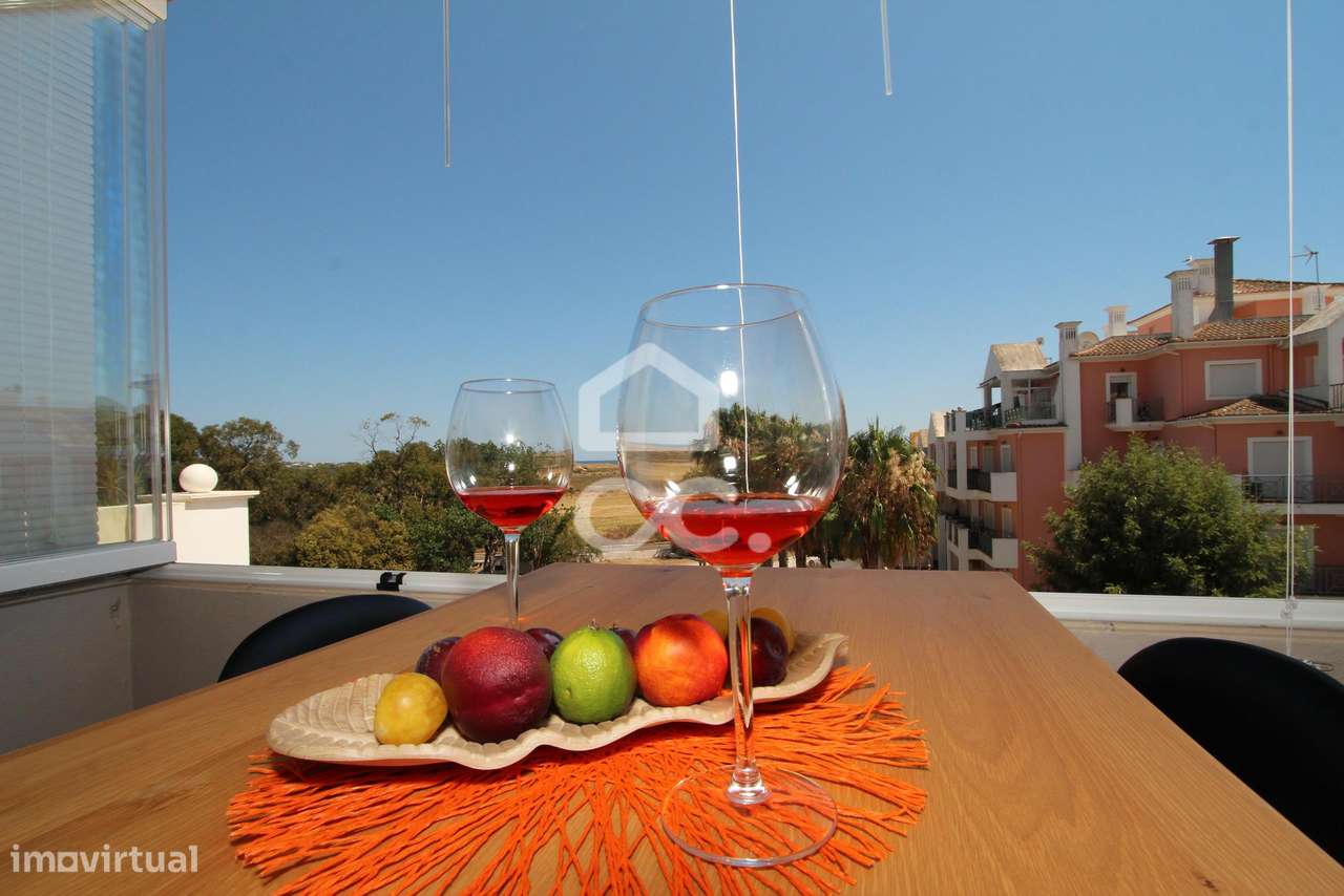 Apartamento T2 com terraço, vista mar e lugar de garagem em Armação de-15