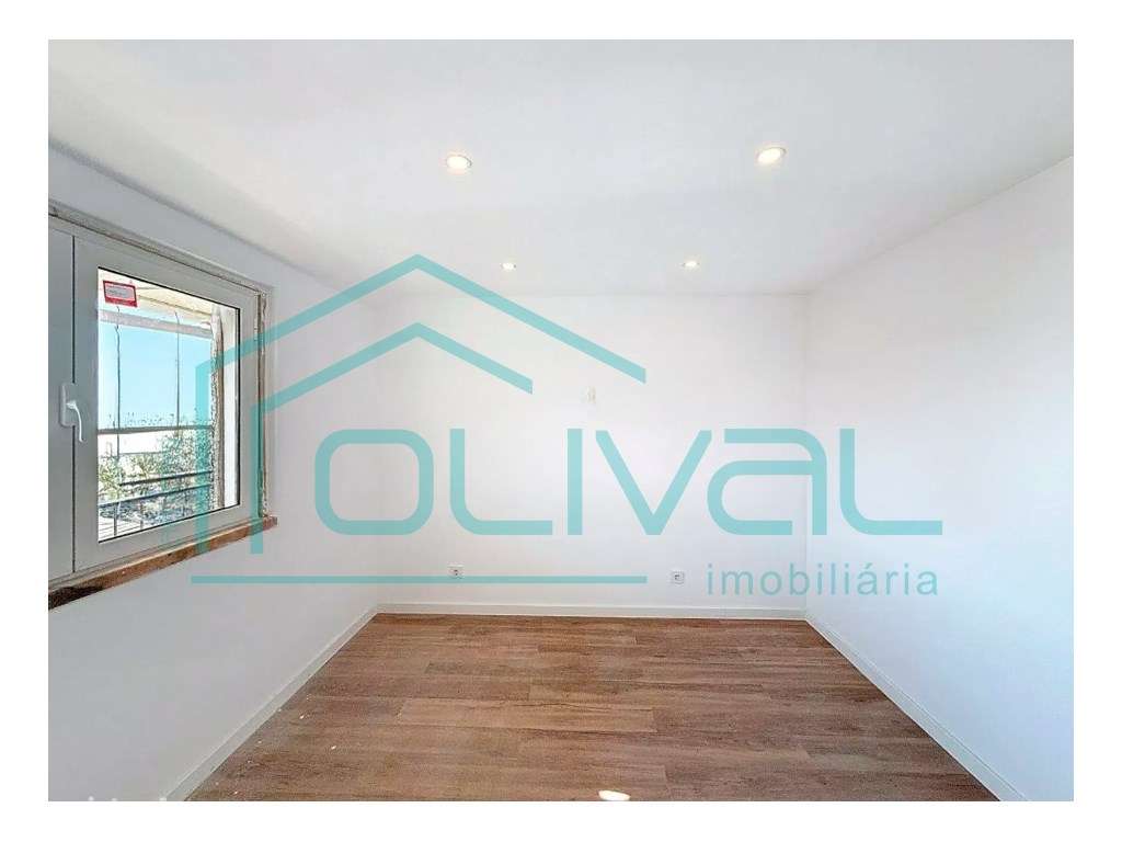 Apartamento à venda em rua Padre Cruz-2