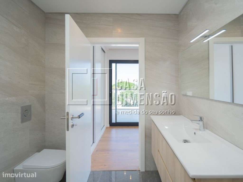 Moradia de Arquitectura Moderna de tipologia T3+1 em Oeiras com Pis...-43