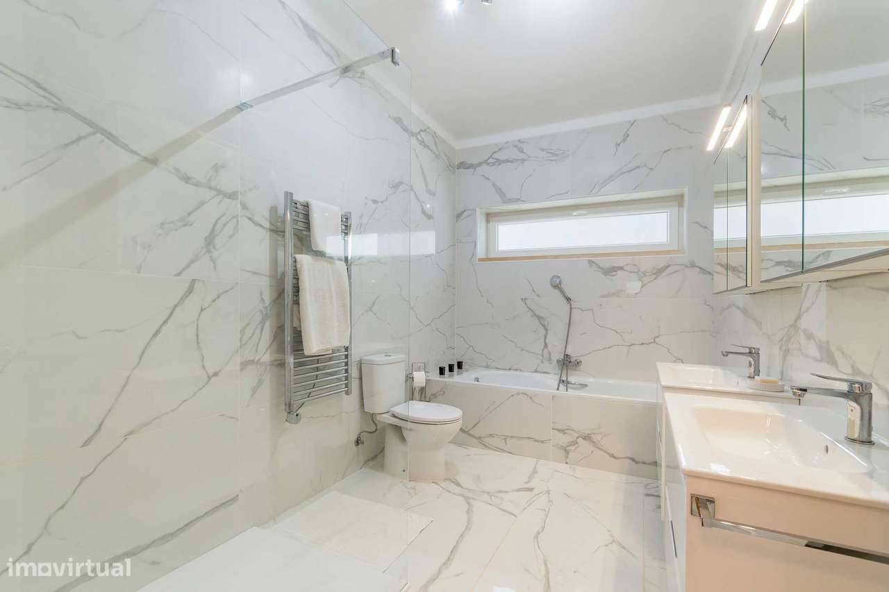 Moradia de luxo com piscina, anexo, campo de ténis  e jardim-24