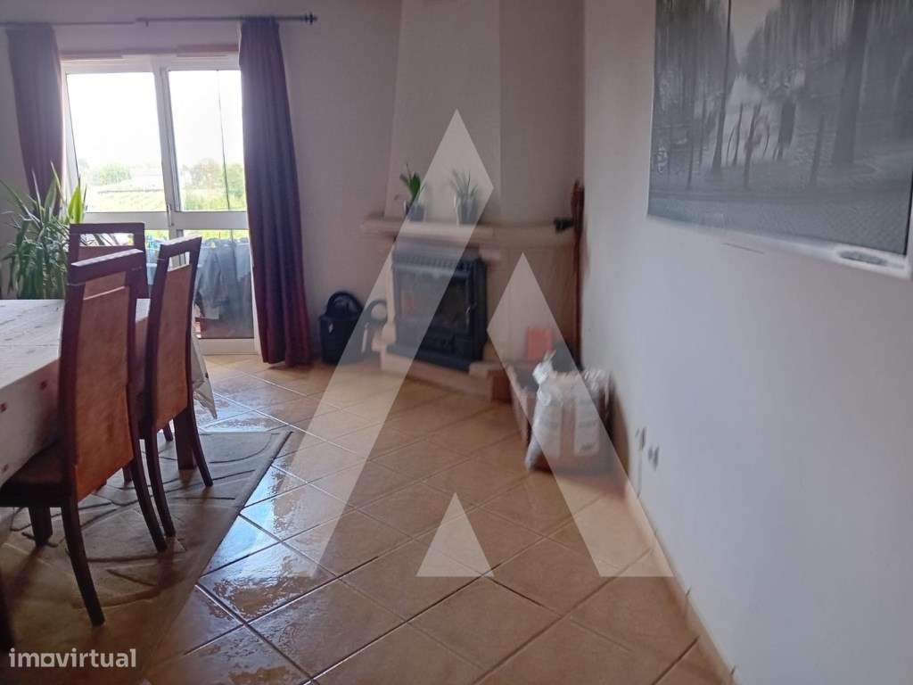 Apartamento T2 duplex na zona da Mamarrosa - Grande imagem: 4/23