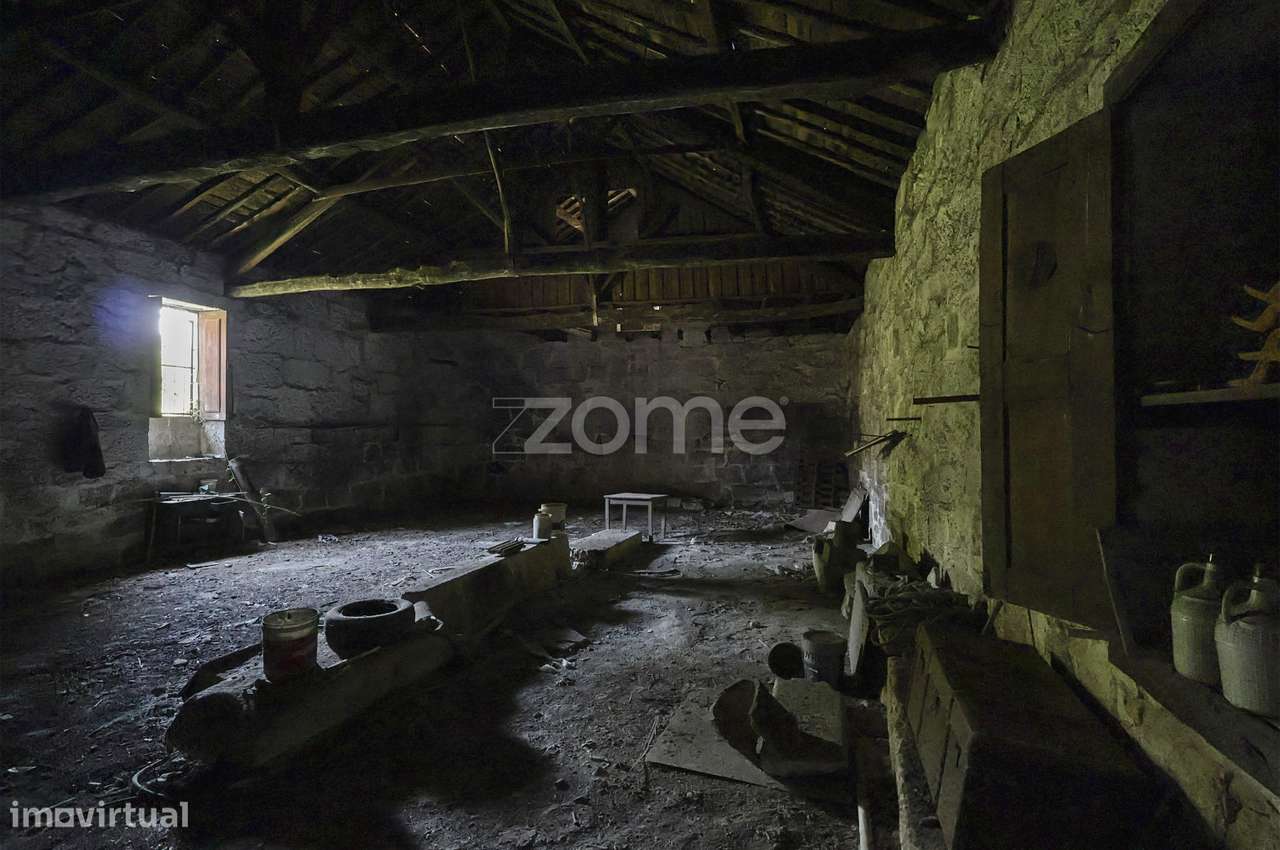 Moradia c/9 divisões, vinha e armazém em Lugar de São Gonçalo, Fava...-6