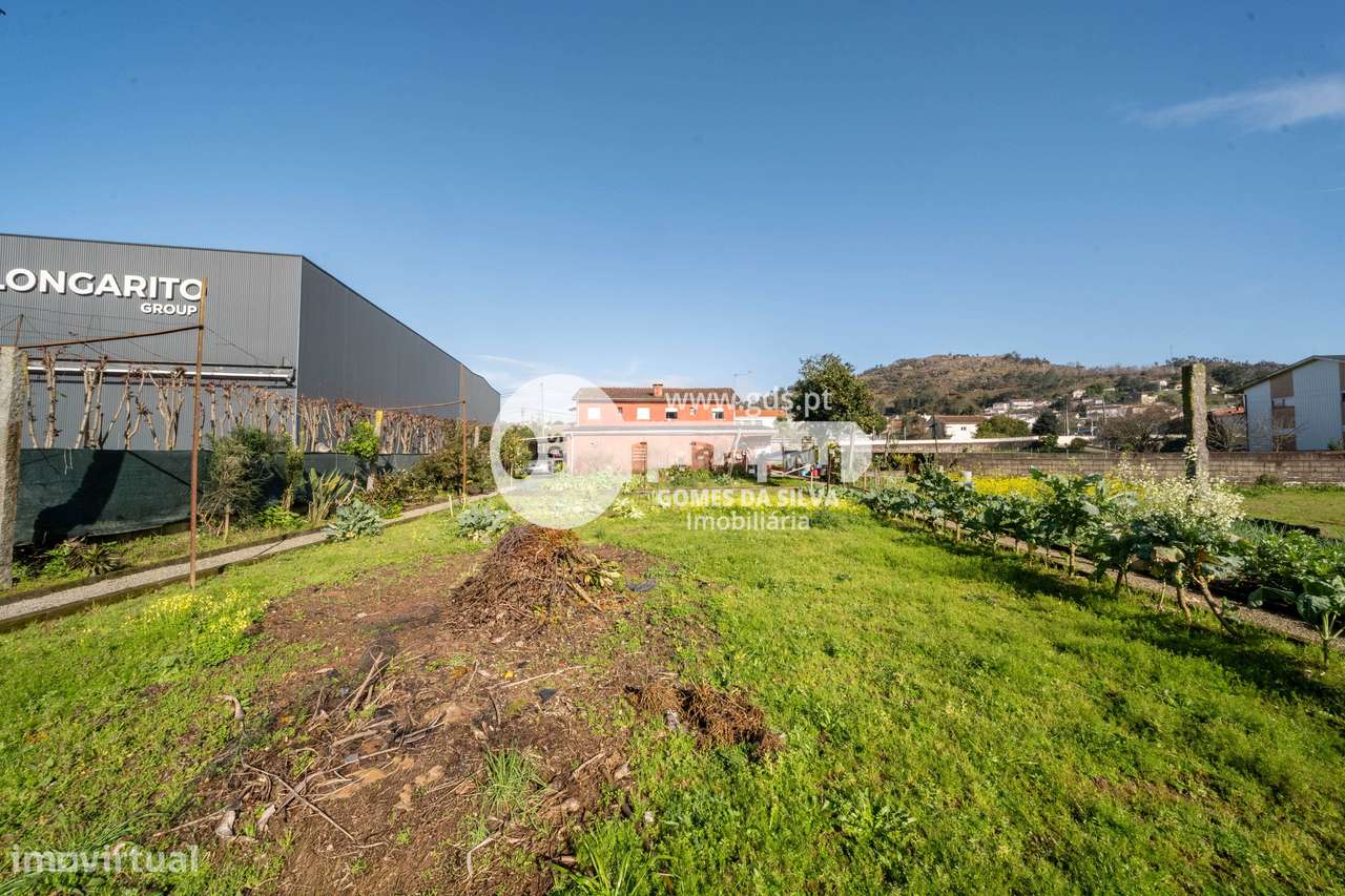 Prédio / Moradia com quatro habitações em Sequeira, Braga-13