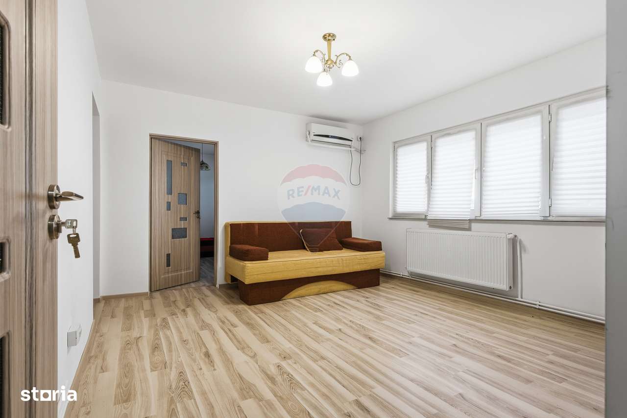 Apartament cu 3 camere de vânzare în zona Palat-0