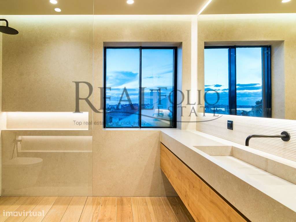 Moradia T5 com acabamentos de luxo e vista panorâmicas sobre a Baia...-41