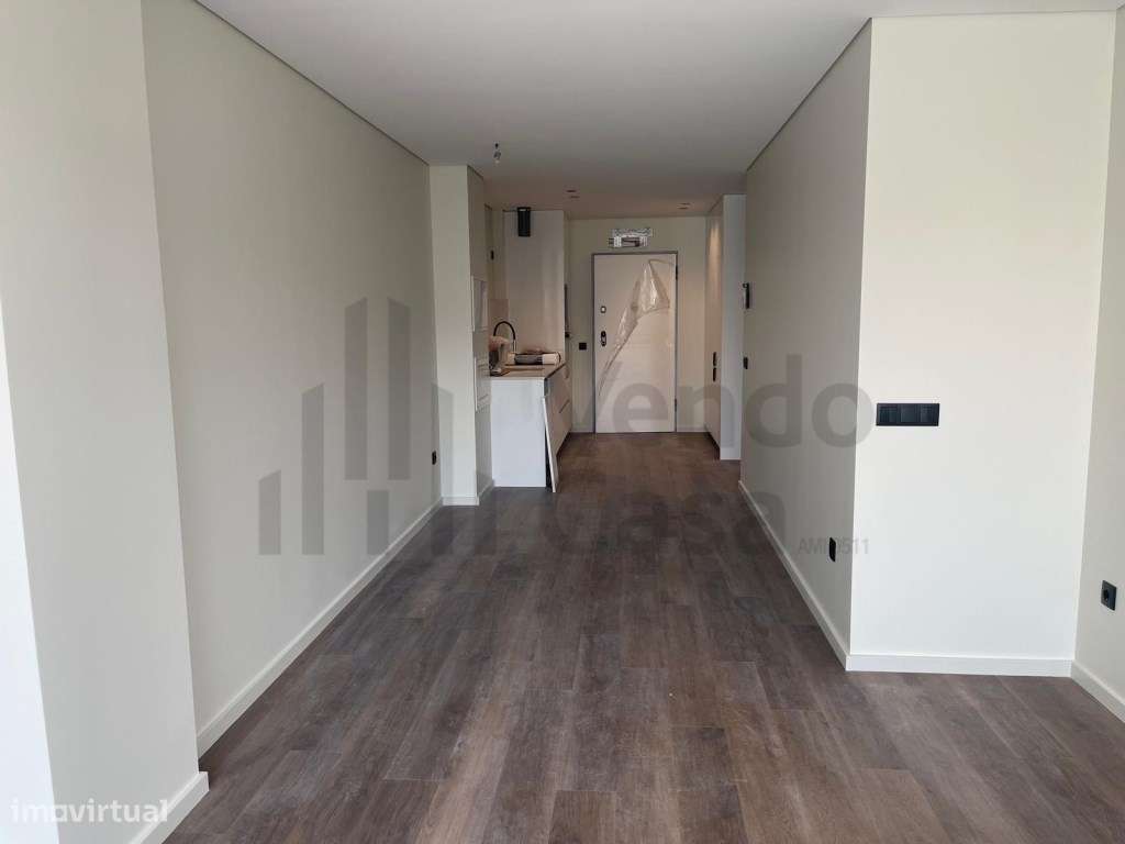 Vende-se T1 Centro Histórico- Braga - Grande imagem: 3/26