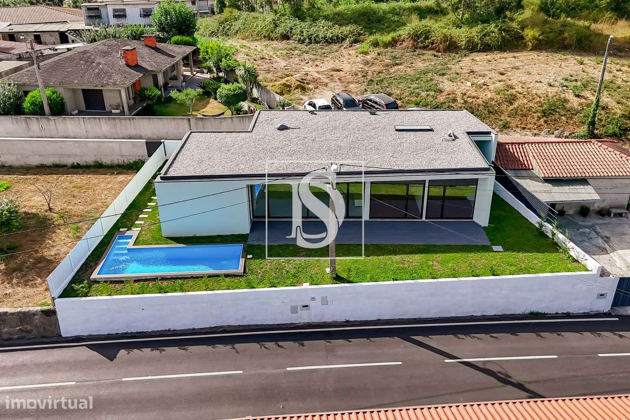 Moradia terrea Nova T3 em Nine Com Piscina com uma área social de 60m2 - Grande imagem: 3/33