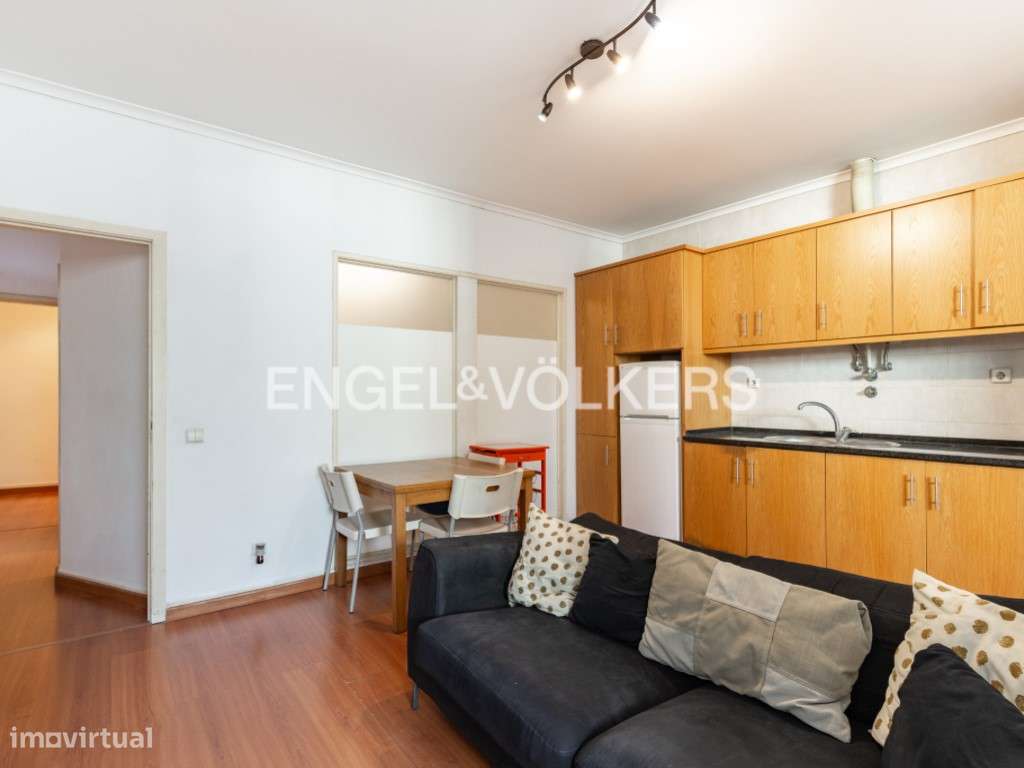 T2 com logradouro em total renovação em Campolide - Grande imagem: 4/26