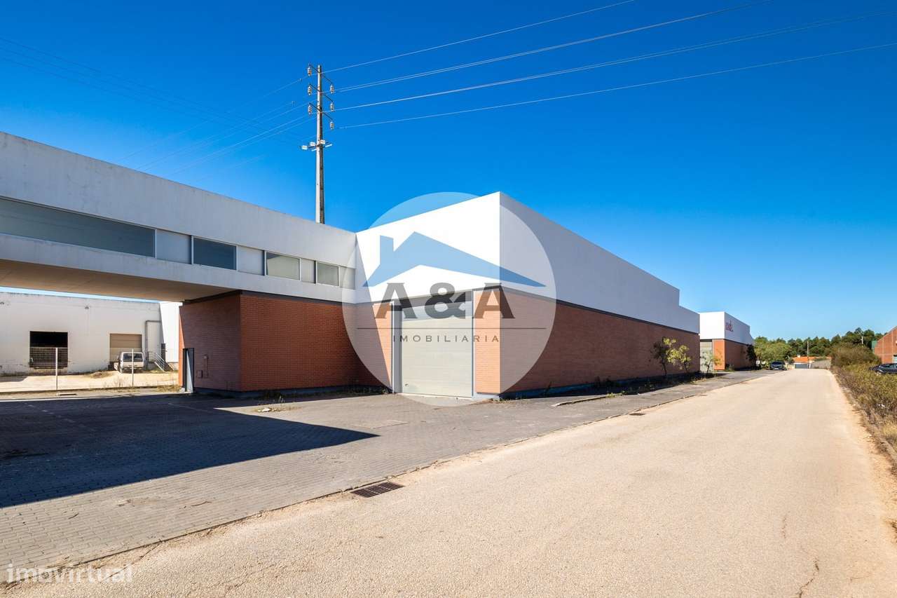 Armazém para Arrendamento perto de Autoestradas e zona Industrial - Grande imagem: 2/27