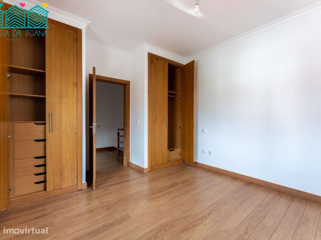 Moradia T5 com Jardim e Garagem em Oeiras-29