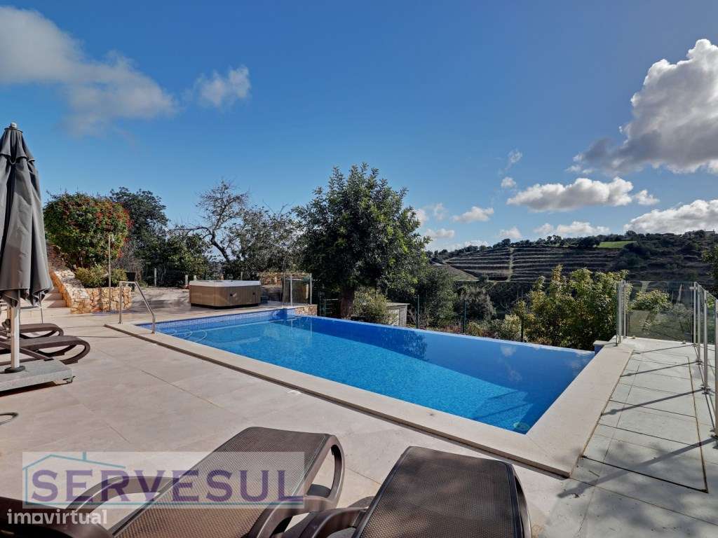 Charmosa Moradia de 2 pisos com 3 quartos espaçosos, garagem, pisci...-25