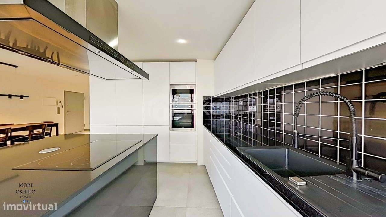 T4 CONVERTIDO EM T3 DE ALTO PADRÃO | 163 M² | 2 GARAGENS + ARRECADAÇÃO-13