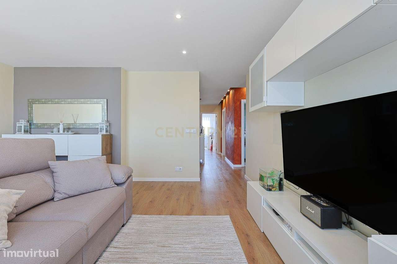 T3 Remodelado com Varanda e Vista para Lisboa – Torre da Marinha, Seix - Grande imagem: 5/36