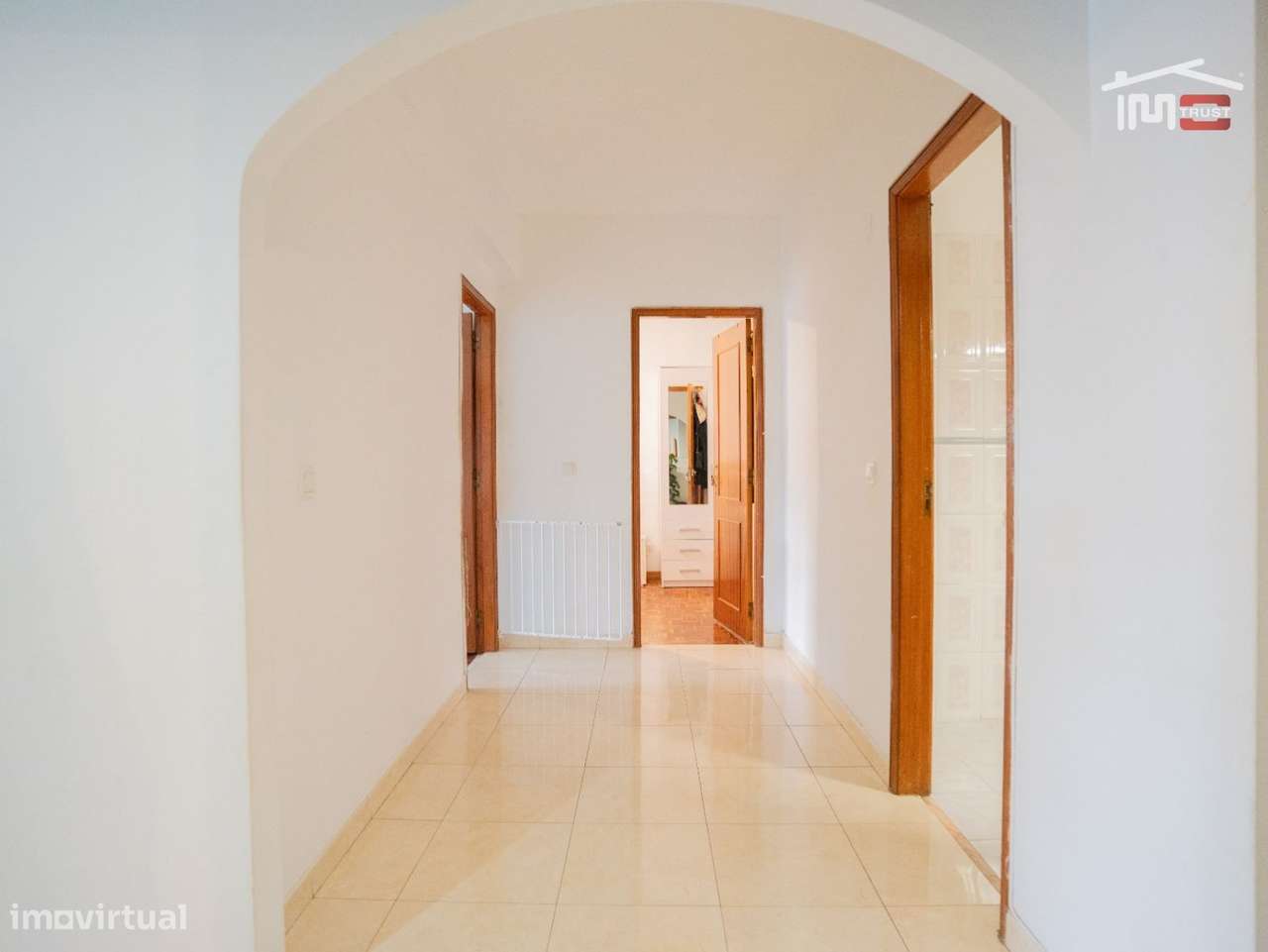 APARTAMENTO T2 | RÉS-DO-CHÃO | TAPADA DAS MERCÊS - Grande imagem: 3/15