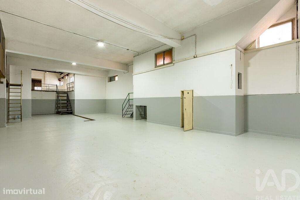 Loja / Estabelecimento Comercial em Casal de Cambra de 1020,00 m2 - Grande imagem: 4/25