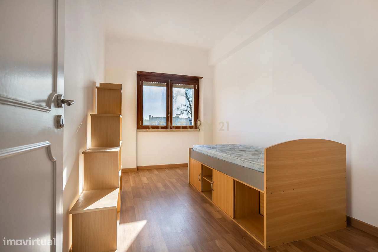 APARTAMENTO | 2 Quartos | 1 Casa de Banho | Renovado | Arrecadação | �-42