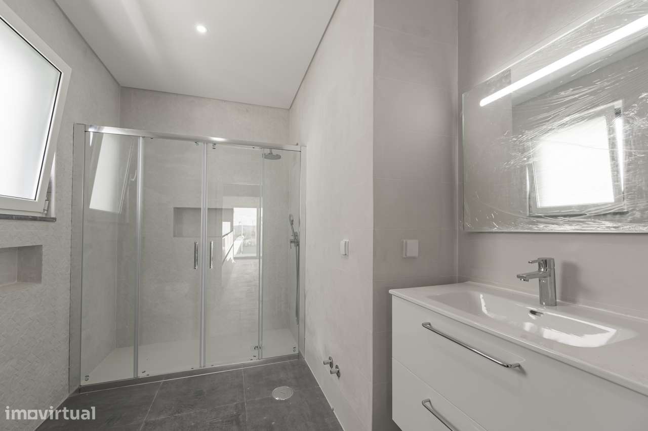 Moradia independente T4+1 nova c/piscina a 20 minutos Lisboa-23