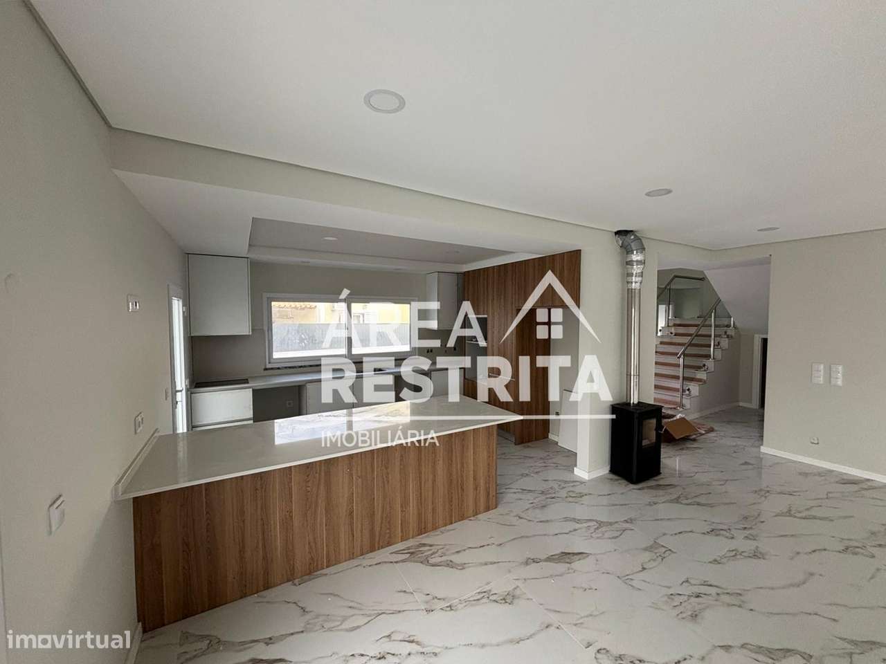 Moradia, 265 m², Azeitão (São Lourenço e São Simão) - Grande imagem: 3/26