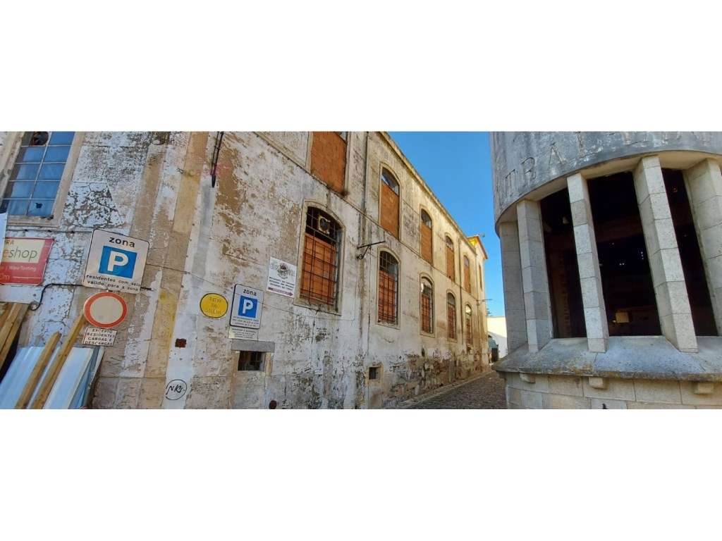 Vende-se um conjunto único de quatro imóveis, estrategicamente loca... - Grande imagem: 2/60