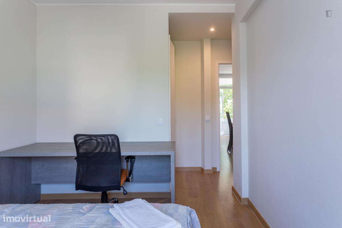 Quarto - localizado em Paranhos Porto - Grande imagem: 5/7