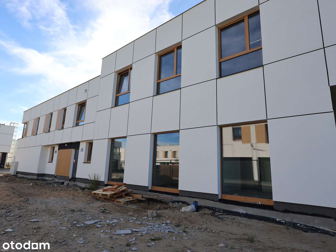 KOMPLEKS KOMERCYJNO-MIESZKALNY | LESZNOWOLA-4