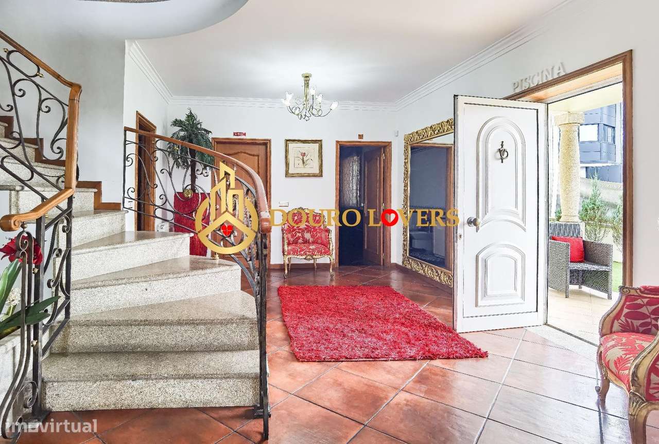 Moradia T4 com Piscina e Jardim em Ferreira - Paços de Ferreira-14