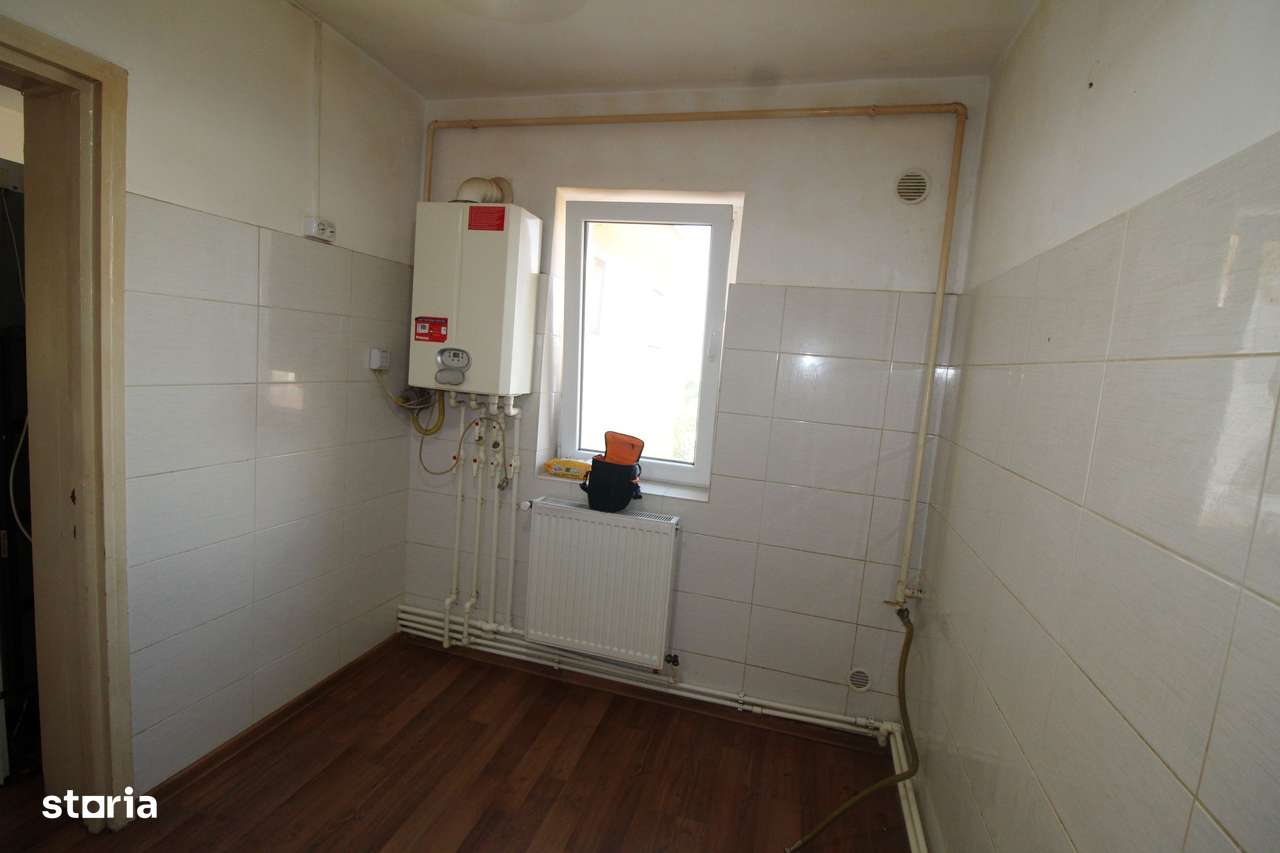 Apartament 3 camere,  66 mp, aleea Teilor-4
