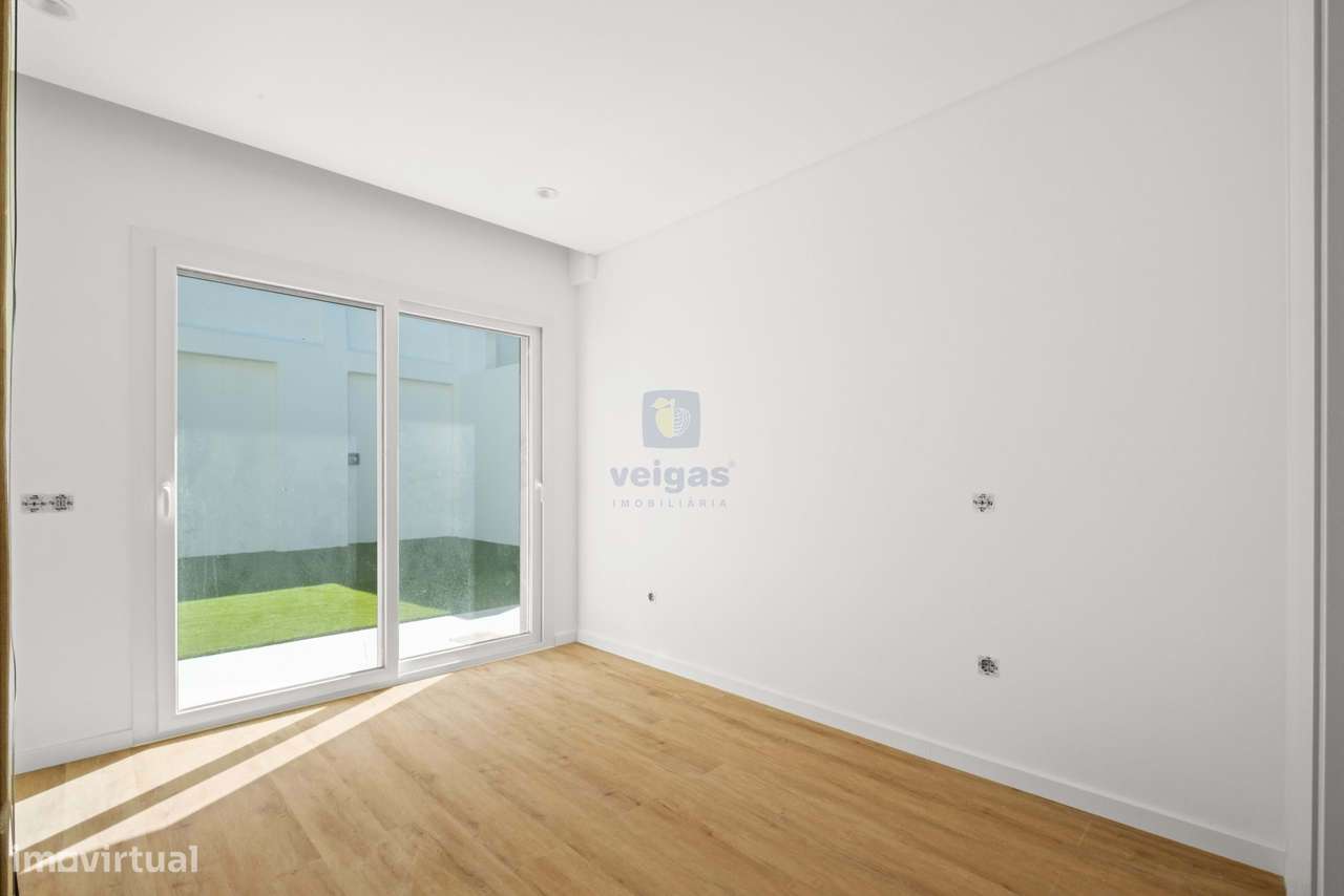 Moradia T5 Contemporânea com Piscina Aquecida – Santa Iria da Azóia-21